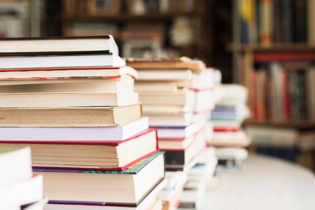 کتابفروشی علامه از بهترین کتابفروشی های مشهد