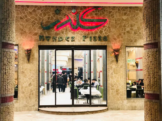 فست فود کندز یکی از پرطرفدار ترین فست فود های مشهد